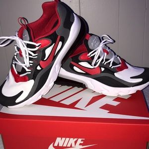 *BRAND NEW* Nike Air Max 270 React -Red/Grey